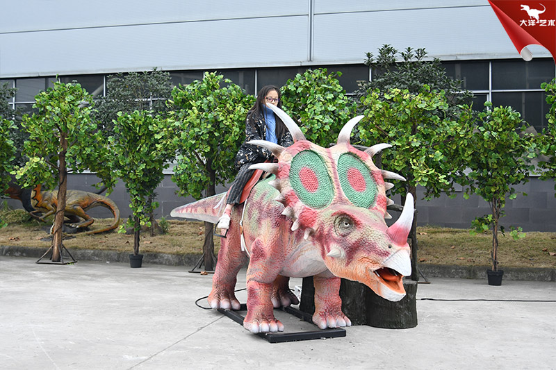 恐龍坐騎，游樂場乘騎恐龍