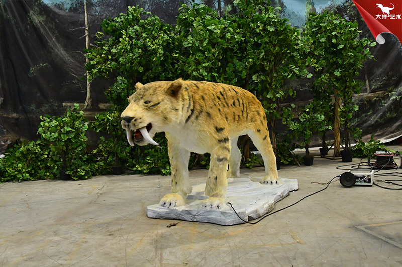 仿真動(dòng)物-劍齒虎