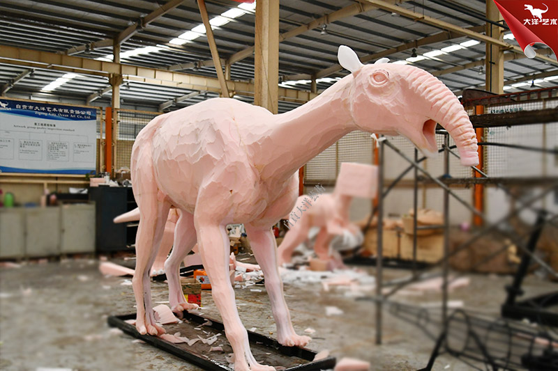 長頸駝遠(yuǎn)古仿真動物模型制作